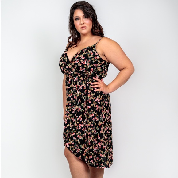 Plus Size ‘Taylor’ Floral Wrap Dress - Picture 6 of 7